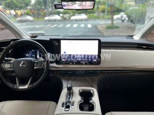 Xe Lexus LM 500h 2024
