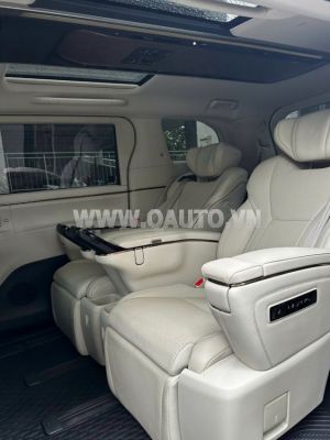 Xe Lexus LM 500h 2024