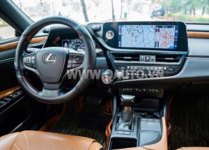 Xe Lexus ES 250 2022